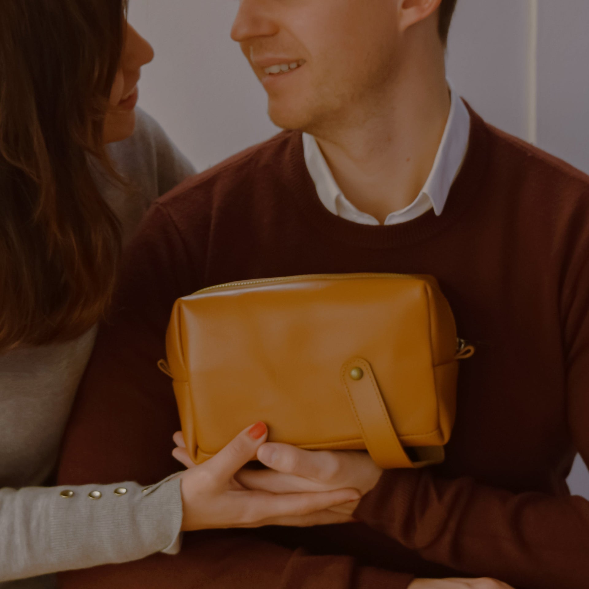 Bodas de Cuero: Los Mejores Regalos para el Tercer Aniversario de Pareja (2026)
