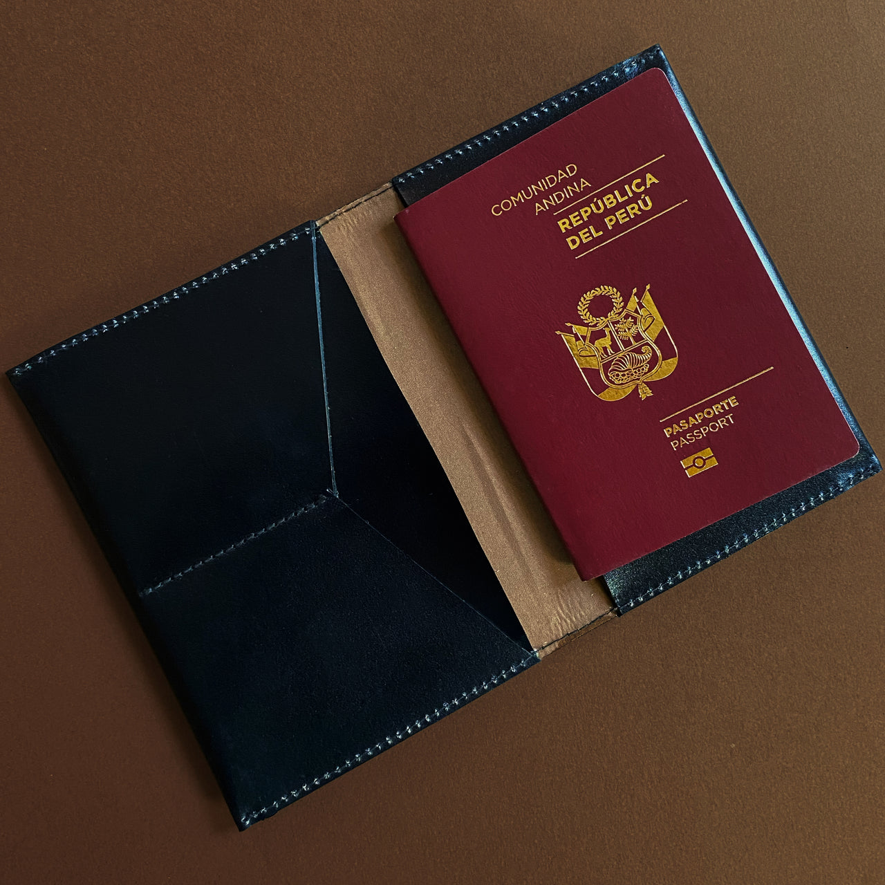 Porta Pasaporte de cuero Negro